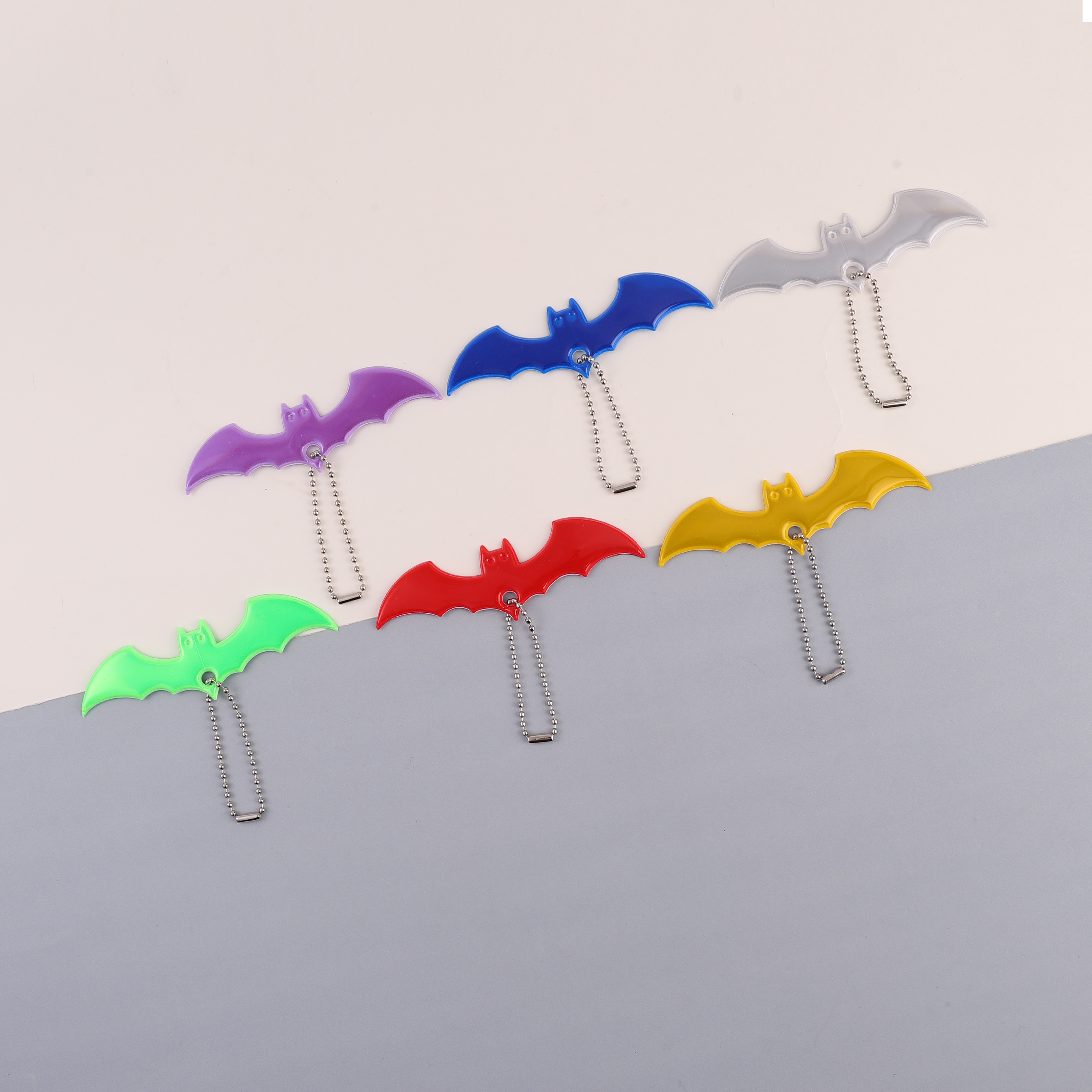 Bats Shape Glow-in-the-Dark Backpack Keychain with Night Visibility Up to 200M - High Reflectivity PVC Safety Warning Accessory