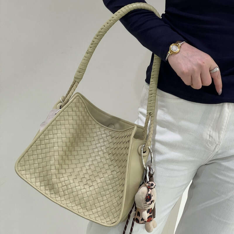 Woven Bag Leather New Underarm Large Capacity Handmade Woven Sheepskin Handheld Shoulder Bag For Women Soft Woven Tote