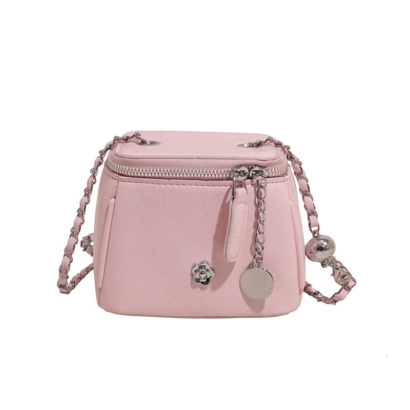 Free Shipping Designer Bag Fashion For Women 2025 New Style Summer Versatile Chain Crossbody Bag This Years Popular Small Square Bag