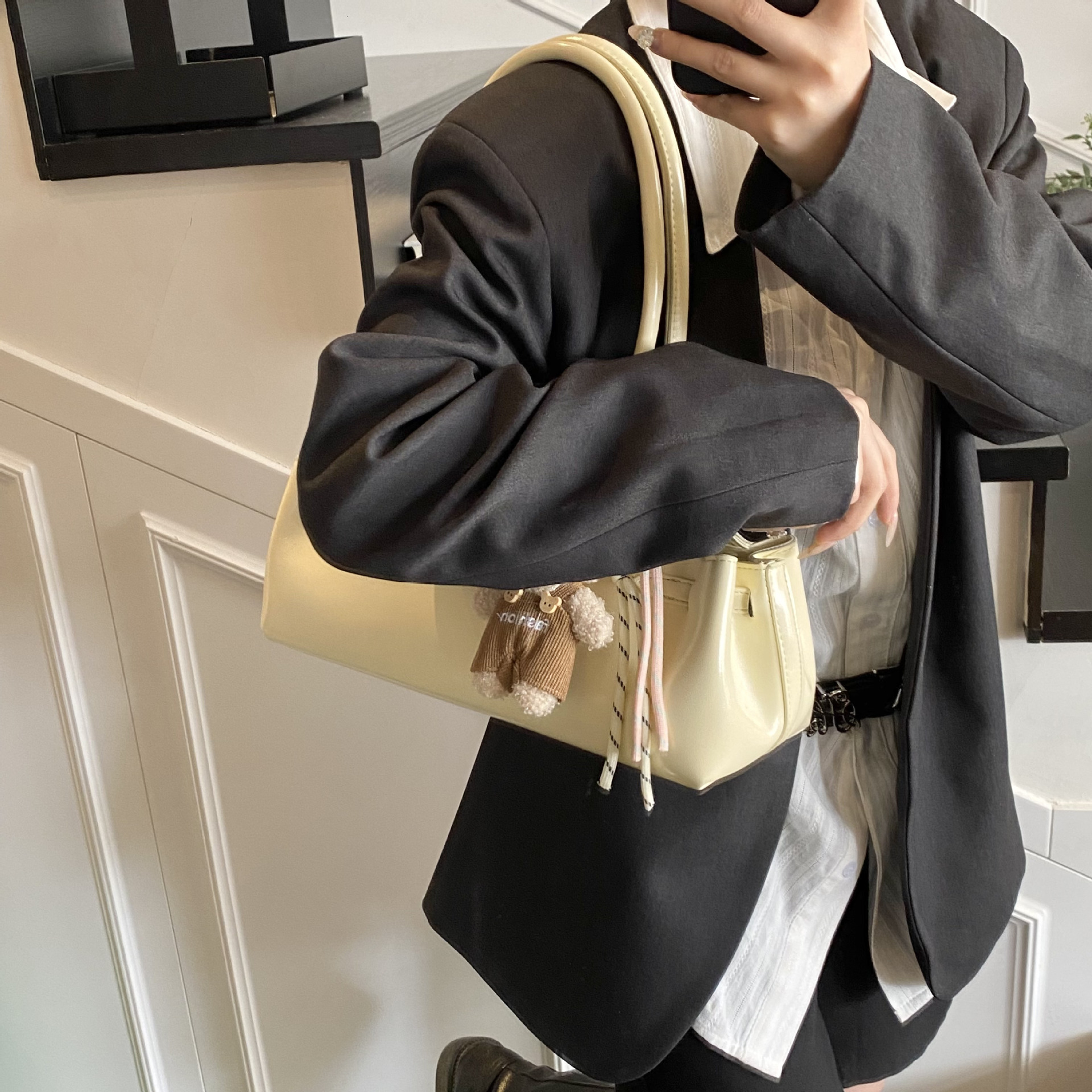 designer Korean Style Commuter Large Capacity Underarm Bag for Women 2025 New Fashion Versatile Shoulder Bag High-end Handbag