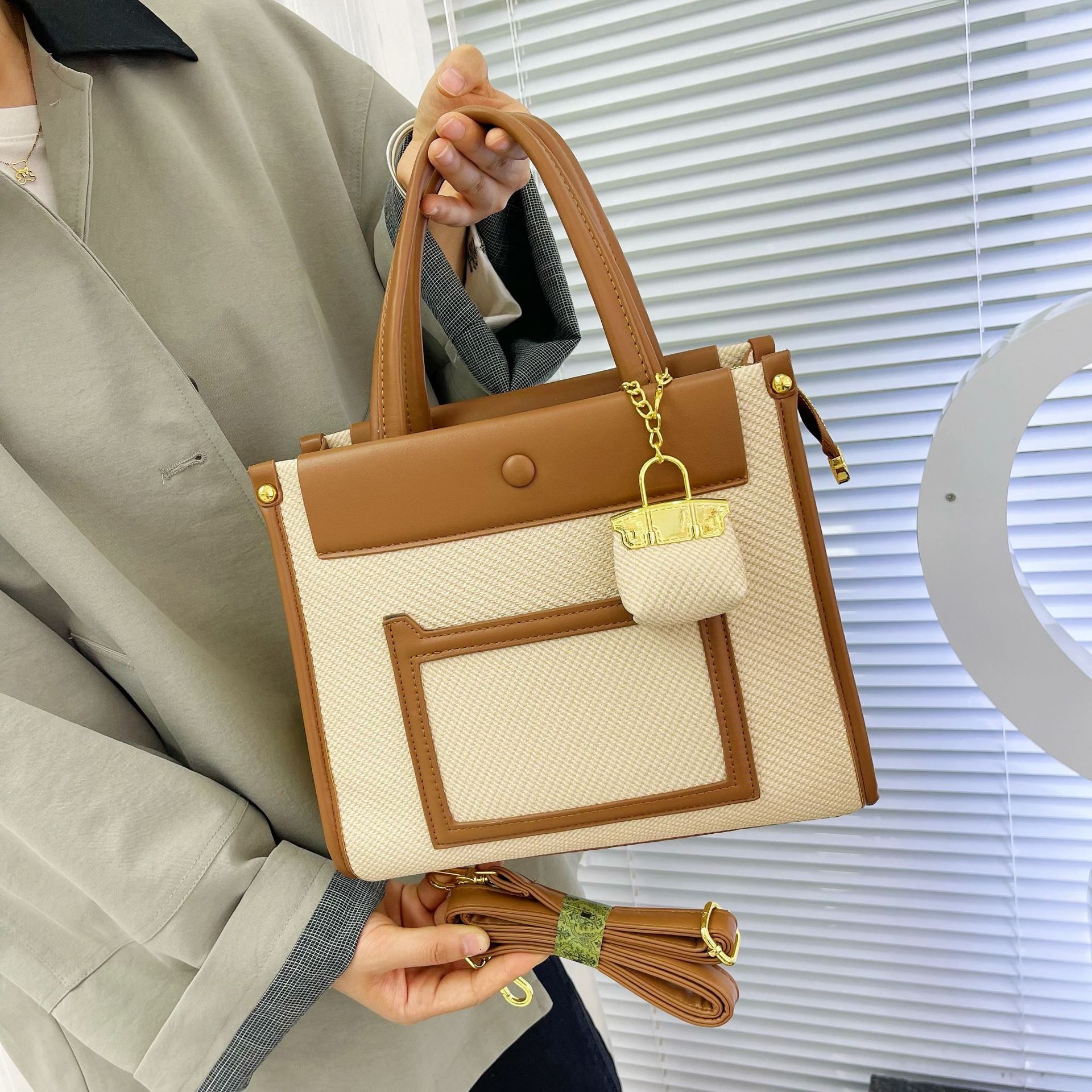 Top brand high-quality new free delivery designer cross-border high-end feeling commuting handbag elegant shoulder width waist bag new free delivery d