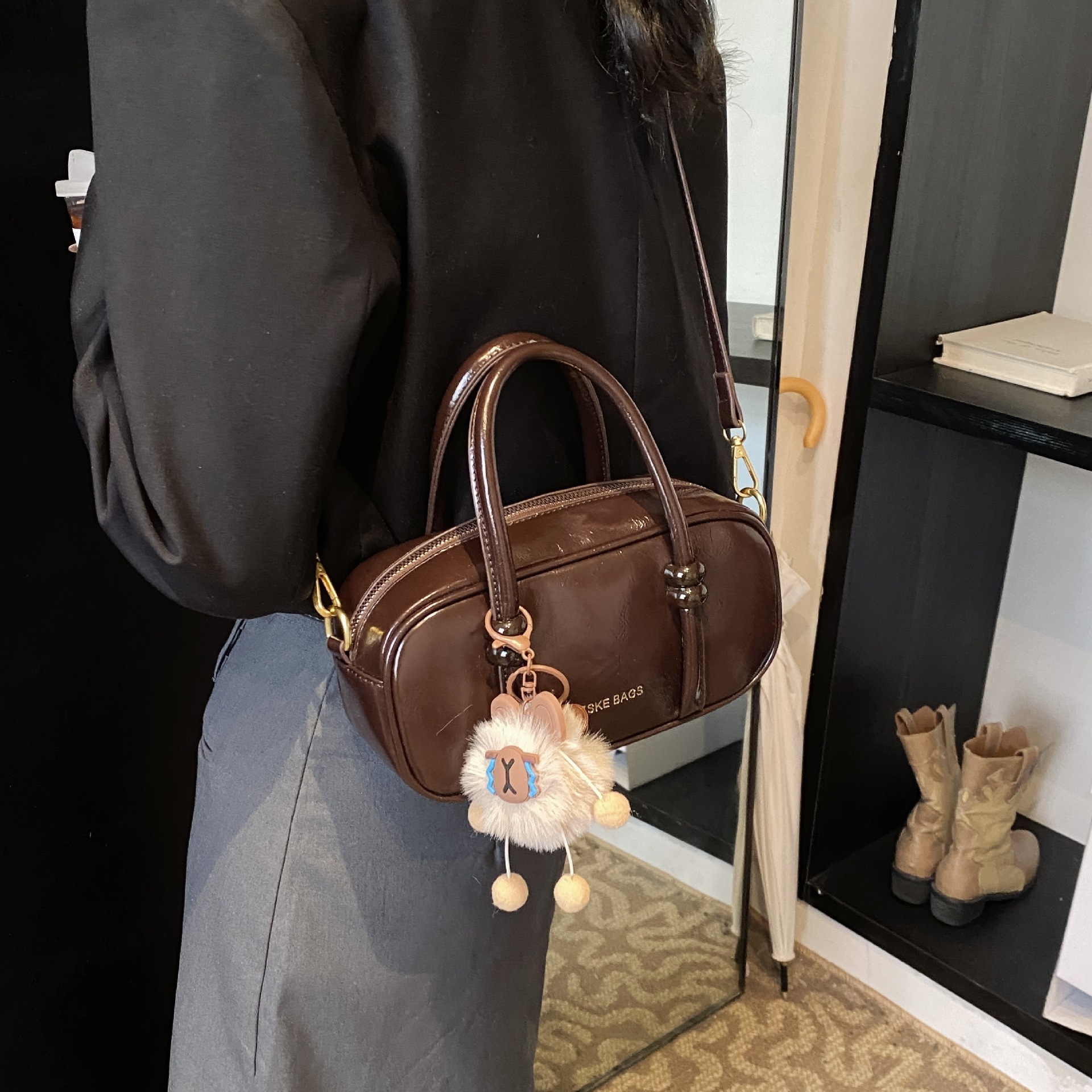 designer High-End Oil Wax Leather Vintage Small Bag for Women 2024 New Winter Trend Versatile Crossbody Bag Handheld Bowling Bag