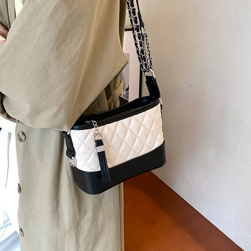 New Trend This Year's Shopping Bag Popular Quilted Free Shipping Chain Hobo Bag Versatile Stylish Small Designer Square Bag Internet Celebrity Cr