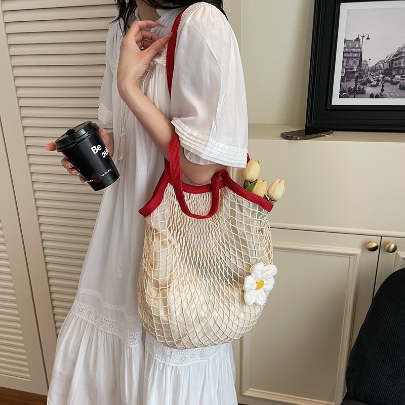 designer Summer Mesh Large Capacity Hollow Out Single Shoulder Bag for Women 2025 New Hollow Out Beach Vacation Style Floral Tote Bag