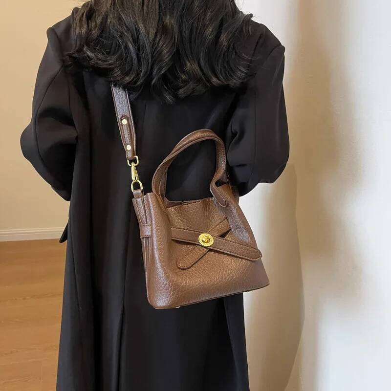 Hot Selling Women's New Retro Messenger Bag Simple Portable Bucket Bag Sophisticated Premium For Mother & Child Designer Bags