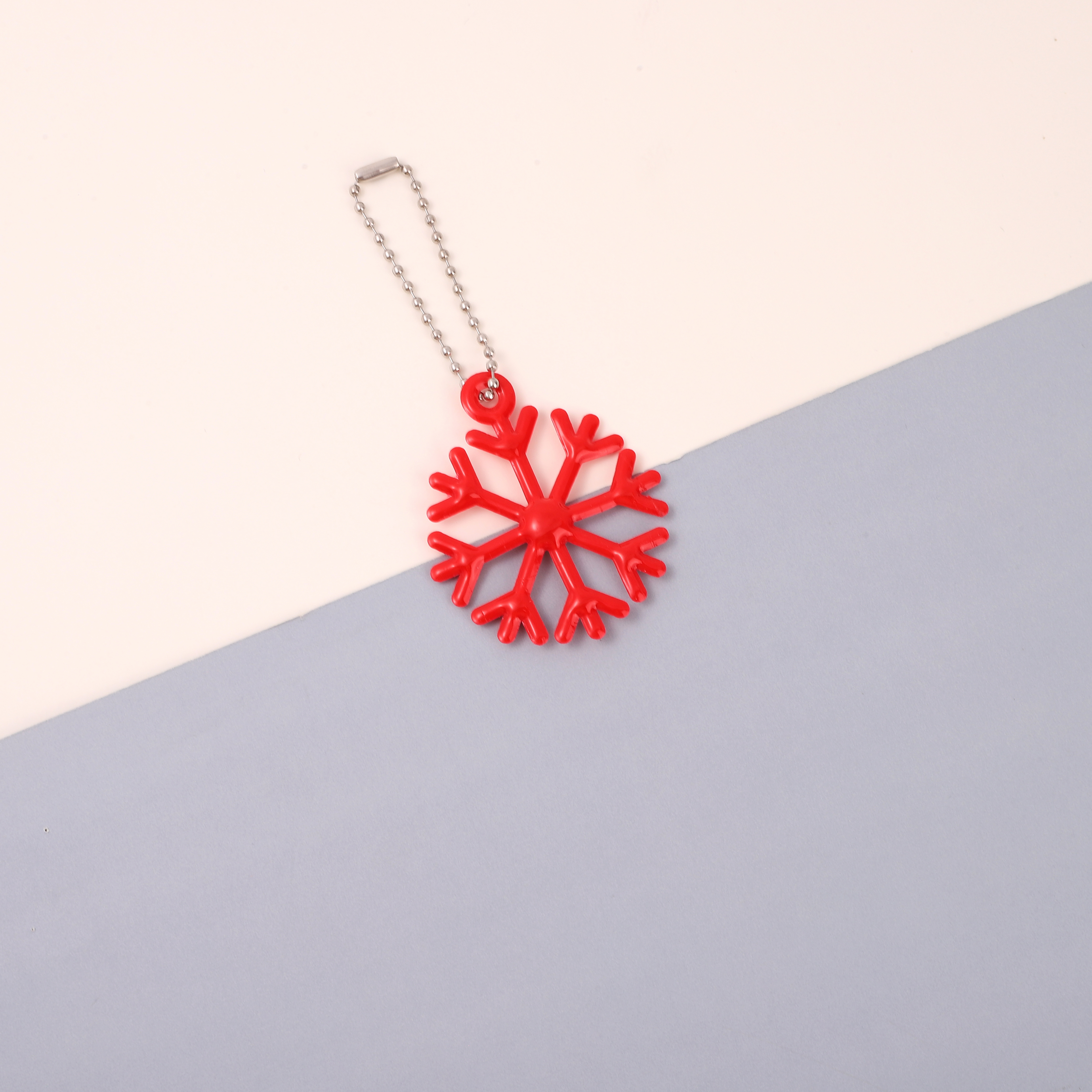 Snowflake Shaped Glow-in-the-Dark Pendant - Keychain/Backpack Charm for Night Outings with Customization Options