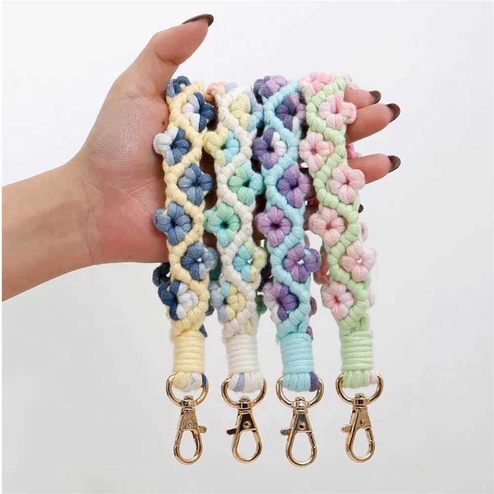 1pc Ins Daisy Flower Key Chain Explosive Style High-End Diy Hand-Woven Wrist Key Ring Bohemian Style Car Keychain Bag Pendant W250604