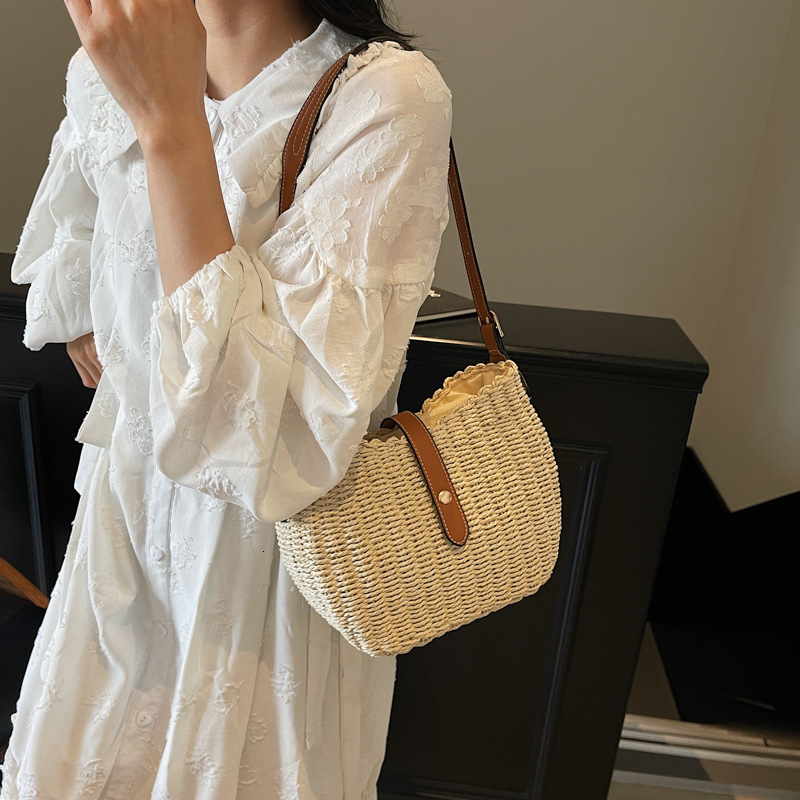 designer 2025 New Straw Woven Bag Fashion Simple Crossbody Bag Retro Handmade Woven Underarm Bag Casual Shoulder Bucket Bag