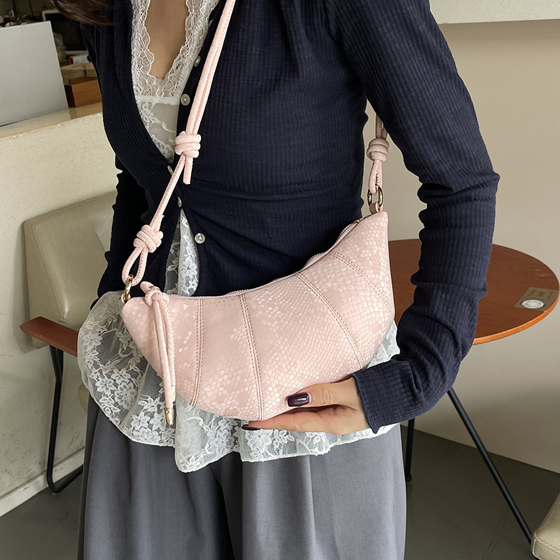 designer French Style Niche Texture Crossbody Horn Bag for Women 2025 Spring Fashion Versatile Dumpling Bag Simple Shoulder Bag Trend