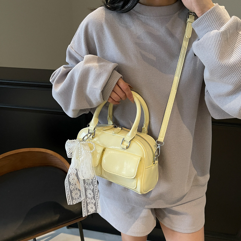 designer Trendy Niche Handheld Bowling Ball Bag for Women 2025 New Casual Versatile Shoulder Bag Soft Leather Crossbody Pillow Bag