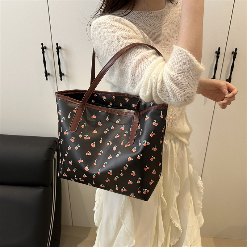 designer Tote Bag New Summer Large Capacity Women's Commuter Shoulder Handbag Storage Bag for College Students