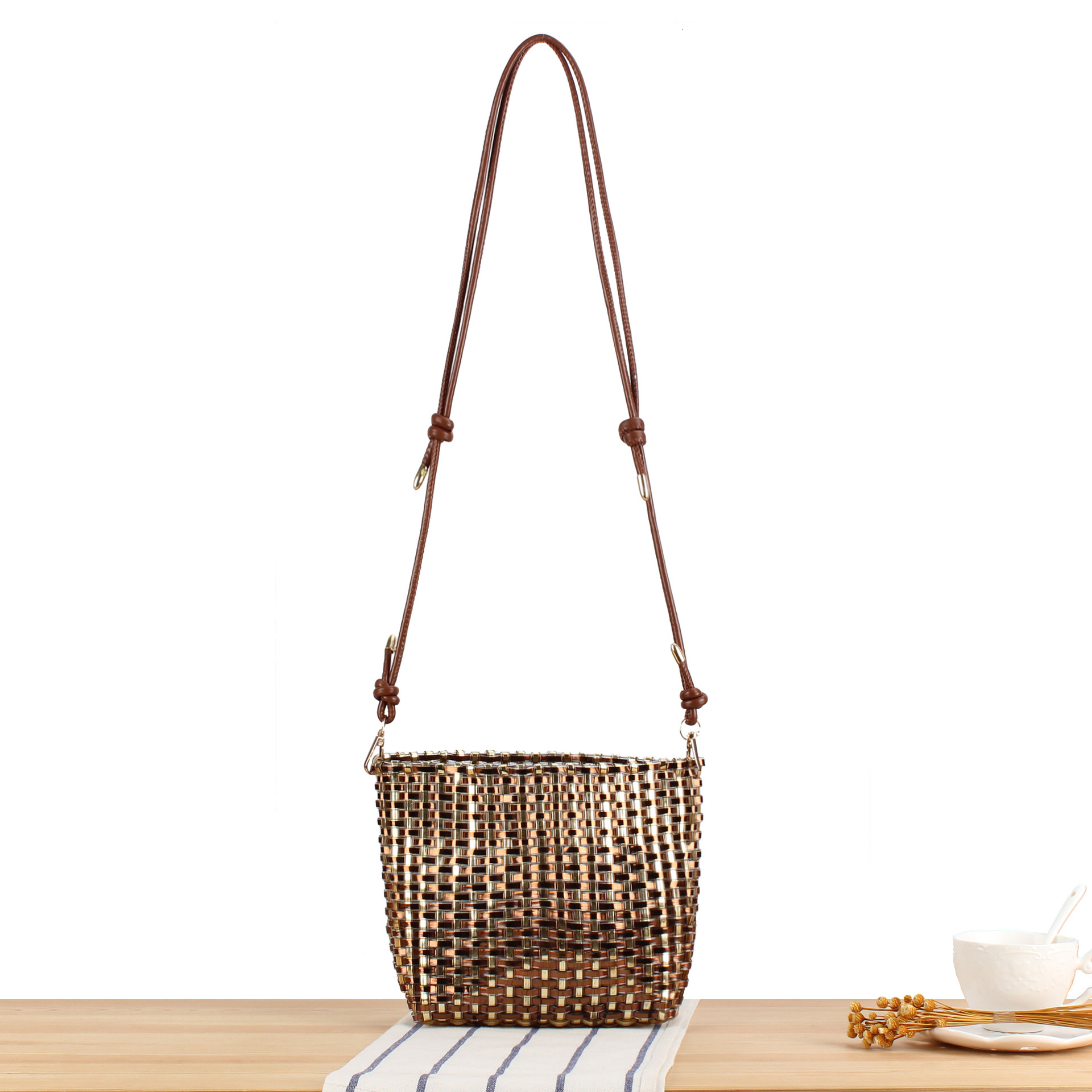 New casual, personalized, fashionable woven bag for daily commuting, beach vacation, multi-functional, niche women's bag, designer shoulder bag