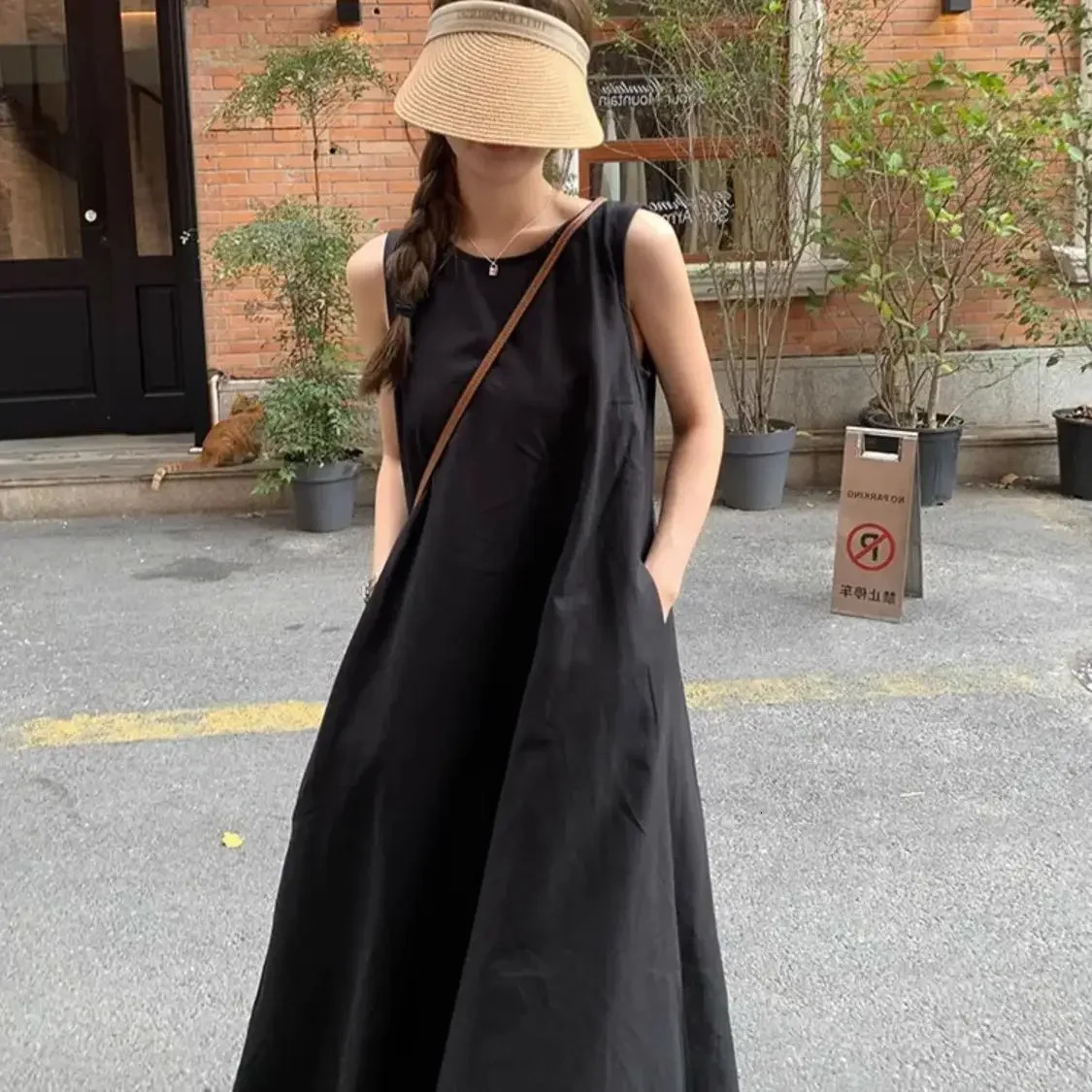 Korean Style Summer Sleeveless Vest Dress Womens French Elegant n Simple Long Round Neck Back Hollow Out One Piece Dress 250604