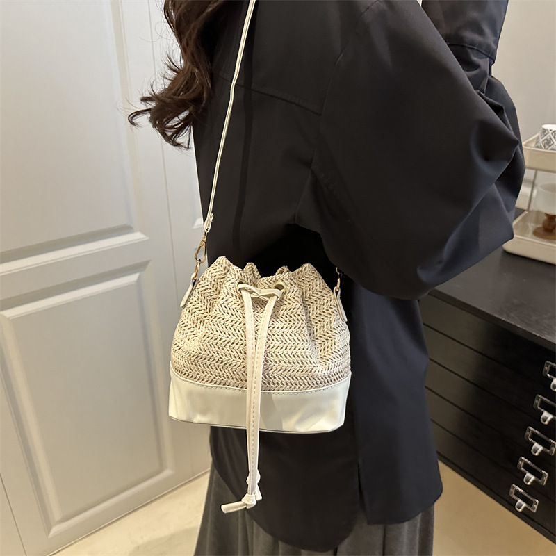 designer Korean Style Fashion Trend Crossbody Bag Personality Straw Bag 2025 Spring New Casual Color-Block Handbag Bucket Bag