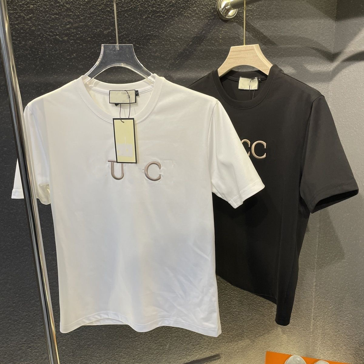 Designer Clothing Men's T-shirt Short Sleeve Champagne Gold Embroidered Letters 2025 New Summer Casual Trend High Fashion Short Sleeve Black and White