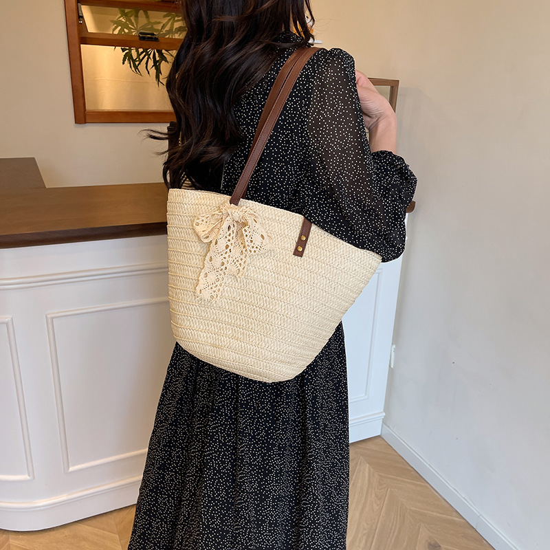 designer Fashion Trend Niche Design Bucket Bag 2025 Spring New Stylish Casual Simple Women's Textured Shoulder Bag