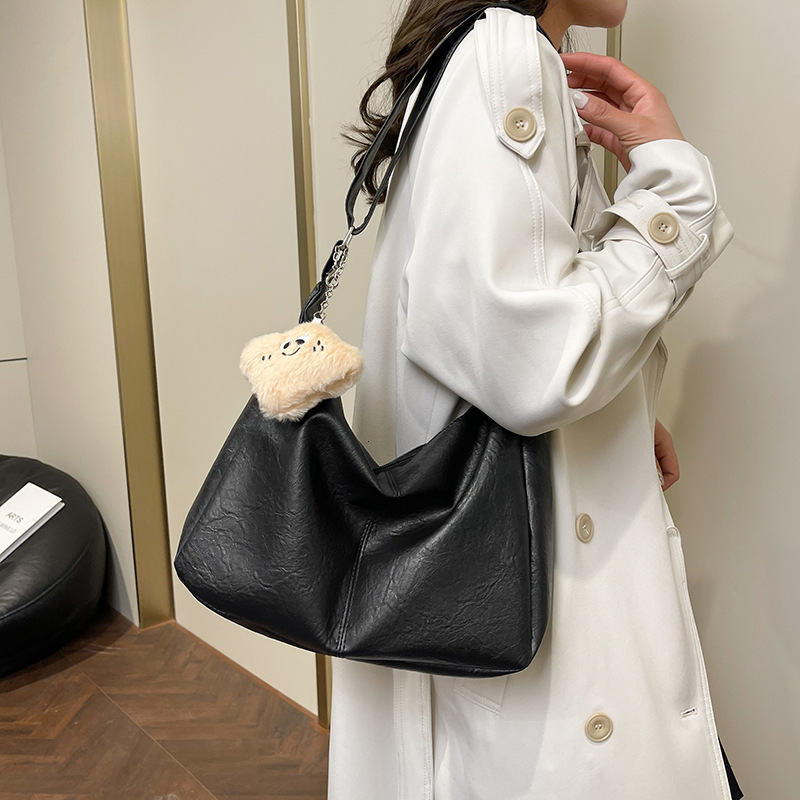 designer 2025 New Retro Solid Color Bag for Students, Fashionable Casual Shoulder and Crossbody Large Capacity Commuter Bag for Women