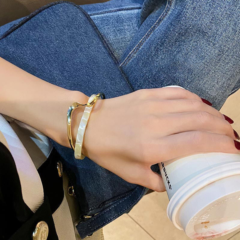 2025 New Metal Acrylic Bracelets for Women Trendy and Stylish Statement Jewelry