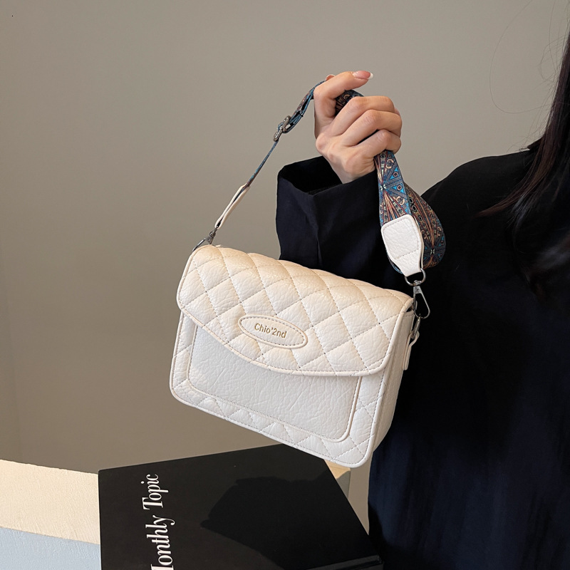 Free Shipping Designer Bag Popular Small Bag For Women 2025 New Style Trendy Diamond Grid Fashion Wide Strap Crossbody Versatile High Looks Single Sho