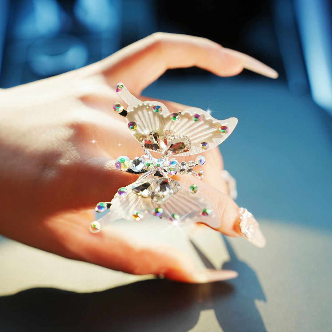 Crystal Sequins Flying Butterfly Car Vent Clip Glitter Car Interior Accessories Women Cute Glitter Dashboard Decoration