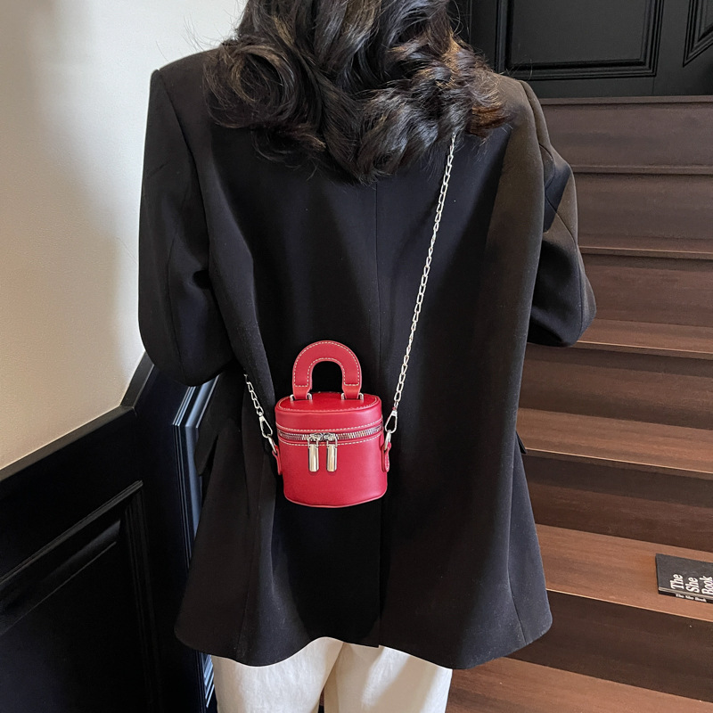 designer Trendy Niche Design Bucket Bag 2025 Spring New Fashion Trend Casual Texture Women's Shoulder Crossbody Bag