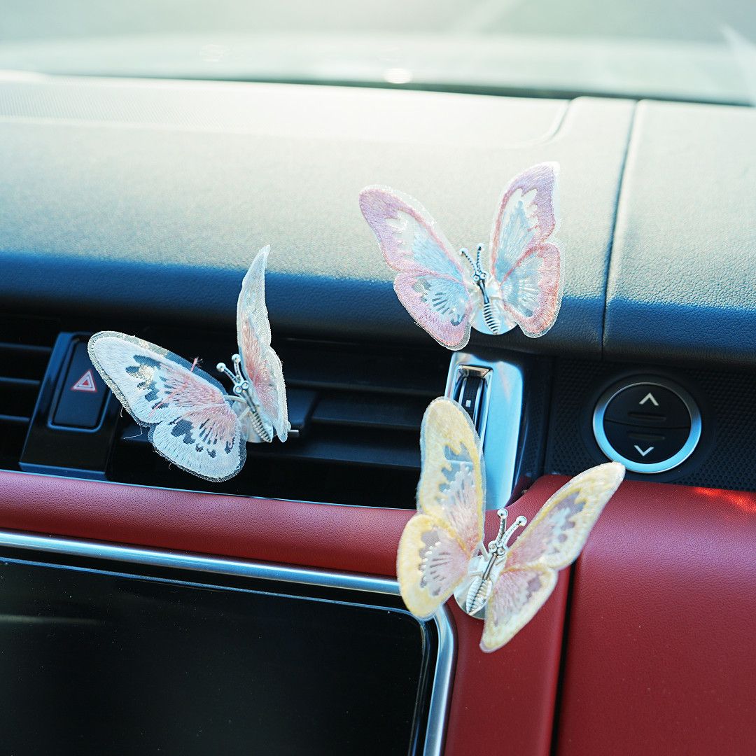 Crystal Sequins Flying Butterfly Car Vent Clip Glitter Car Interior Accessories Women Cute Glitter Dashboard Decoration
