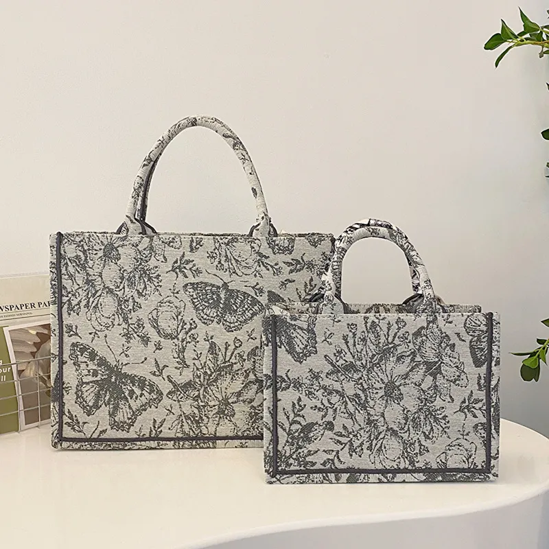 Free shipping 2025 designer Shoulder Bags For womans handbag flap women messenger crossbody Printed embroidery bag