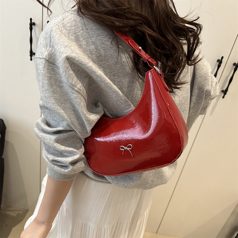 designer Textured Trendy Niche Design Personality Crescent Bag 2025 Spring New Fashionable Women's Simple Shoulder Bag