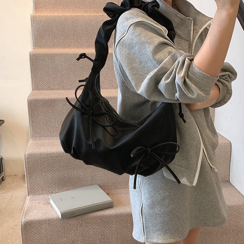 Wrinkled shoulder bag, new bow crossbody bag, simple commuting armpit cloud bag, designer women's large capacity handbag