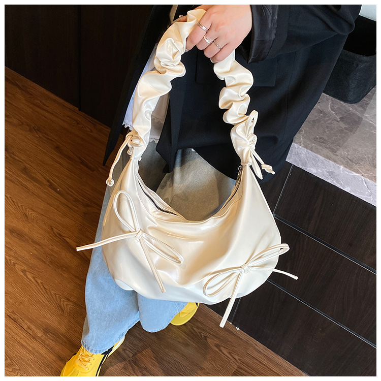 Wrinkled shoulder bag, new bow crossbody bag, simple commuting armpit cloud bag, designer women's large capacity handbag