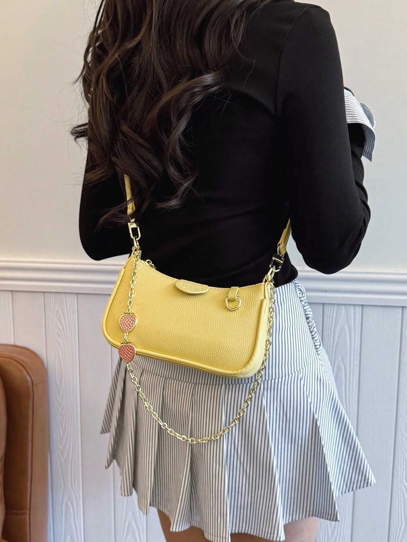 New Fi Classic Joker Solid Color PU Waterproof Fabric E-Shoulder Baguette Bag Strawberry Metal Chain Decorated Underarm XJ250605