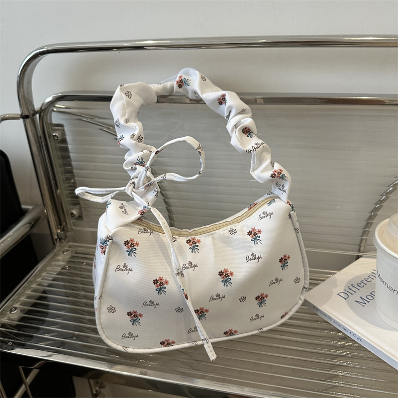 designer Large Capacity Shoulder Bag Summer Pleated Floral Underarm Bag 2025 New Niche Design Sweet Drawstring Commuter Bag