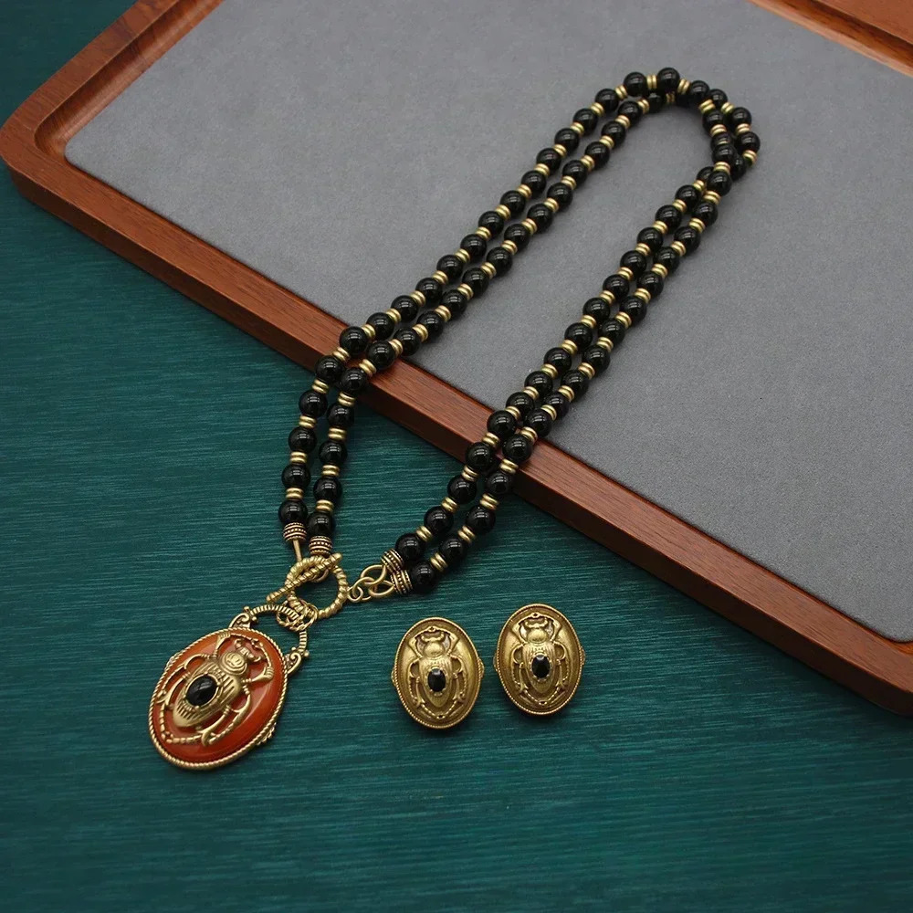 European and American Fashion Trend Retro Art Niche Cute Animal Relief Handmade Beaded Necklace Earring Jewelry Set 250530