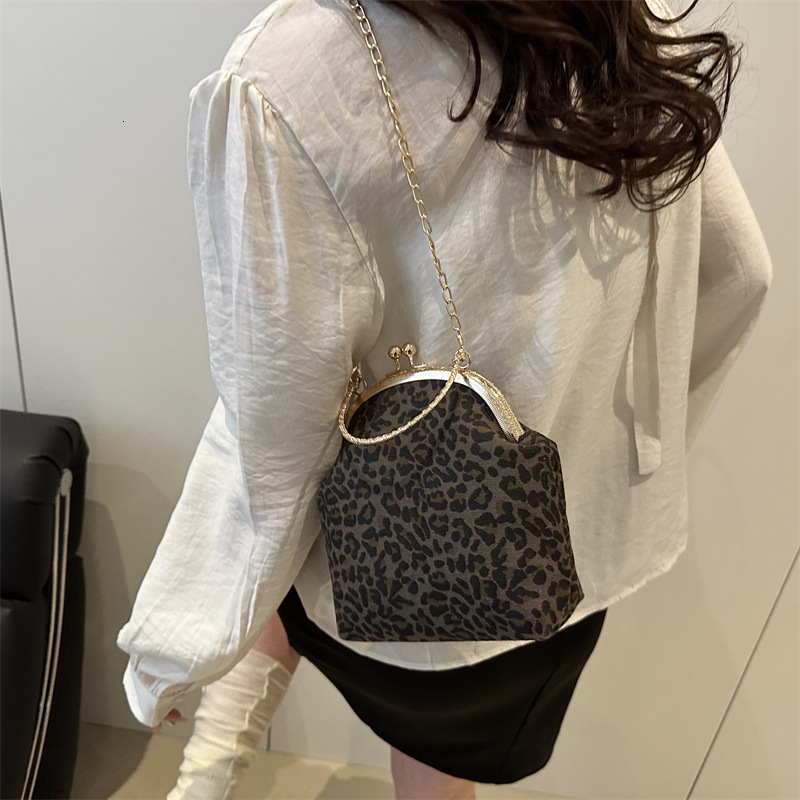 designer 2025 Spring New Fashion Trend Casual Small Square Bag Textured Simple Stylish Women's Niche Shoulder Crossbody Bag