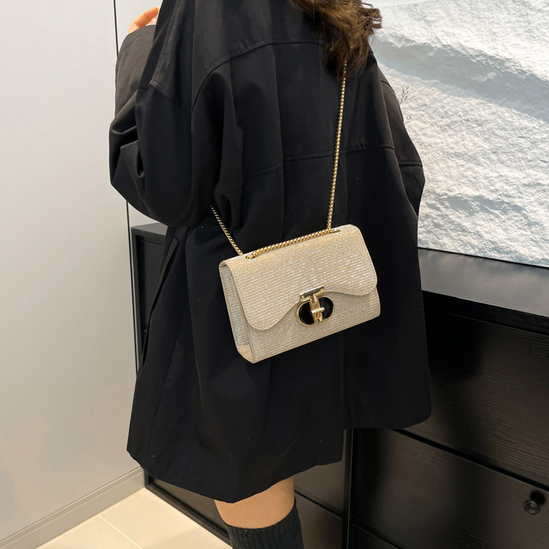 Top brand high-quality new free designer bag fashion chain bag 2025 new lock single shoulder crossover water ripple texture armpit bag brand new free 