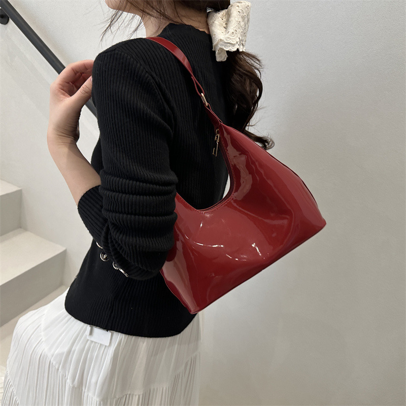 designer Vintage 2025 Spring Underarm Bag for Women 2025 French Niche Design Texture New Casual Crescent Bag