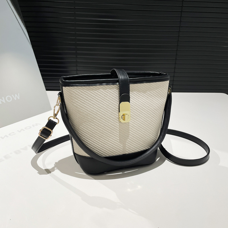 designer Trendy Handheld Bucket Bag Unique Fashion Niche Design Retro Bag for Women 2025 New Single Shoulder Crossbody Bag
