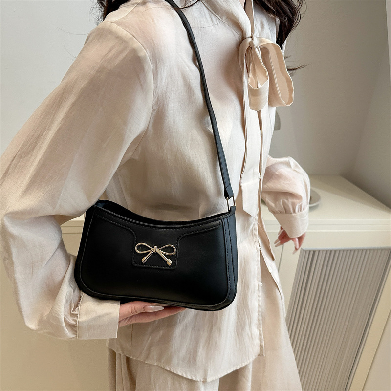 designer Small Bag Women's Bag 2025 New Fashion Handbag Textured Niche Design Underarm Shoulder Bag Stylish Crescent Bag