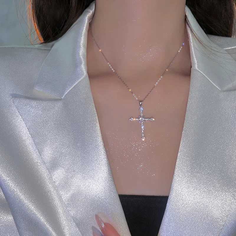 Crystal Cross Pendant Necklace for Women Girls Shiny Sweet Chain Punk Party Fashion Pendant Fashion Jewelry Accessories XJ250604