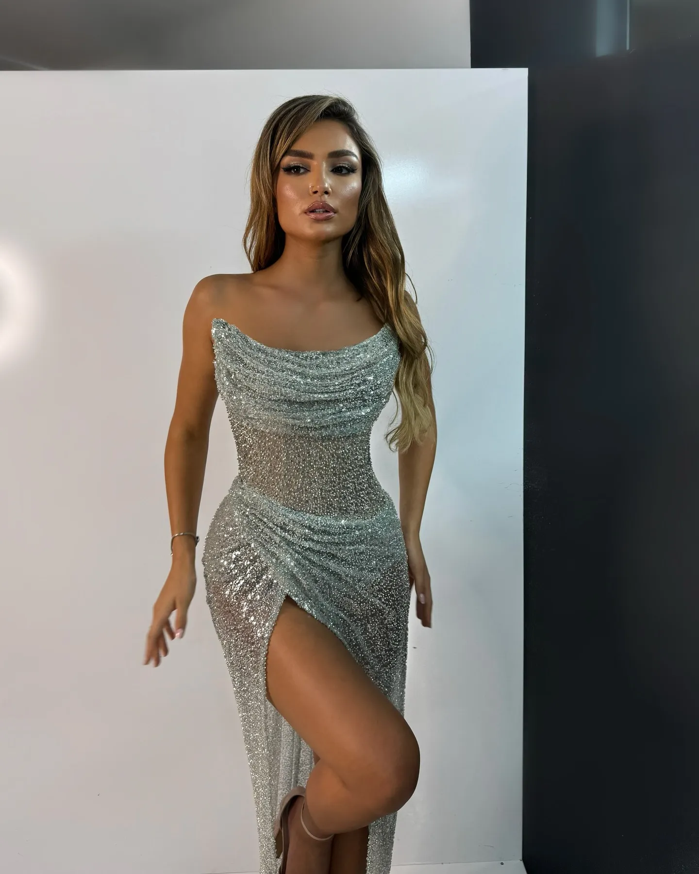 Glitter Sequined Prom Dresses Elegant Side Slit Evening Dress Strapless Sleeveless Celebrity Party Gown Customized