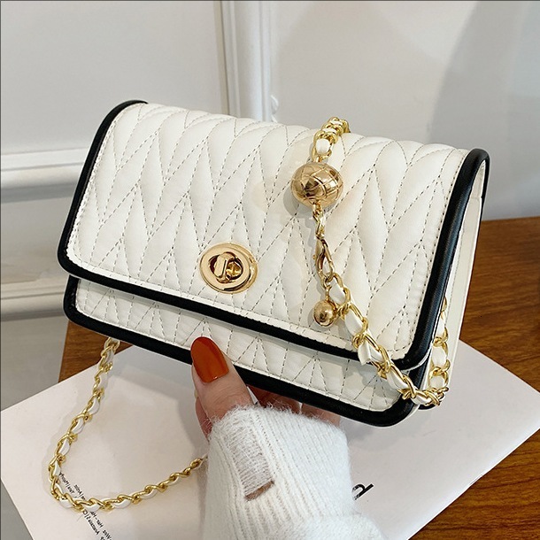 New Style Fashion Chain Bag Women 2025 New Simple Texture Small Square Bag Internet Celebrity Stylish Single Shoulder Crossbody Bag New Free Delivery 