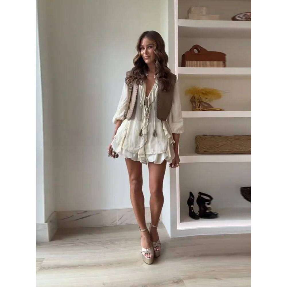 Coats Designer Women Women 3 Piece Sets Elegant Ruffles Laple Hollow Out Lace Up Embroidery Vest Mini Skirts Female Suits 2025 Spring Lady Outfits Des