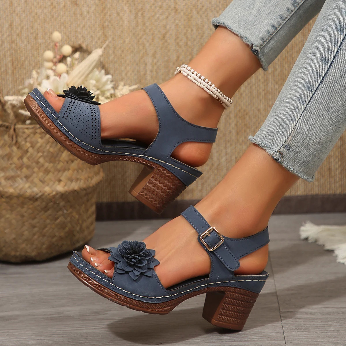 Fashionable Womens Open Toe Sandals with Floral Decorations Featuring a Thick Sole n and Comfortable Casual Wear 250605