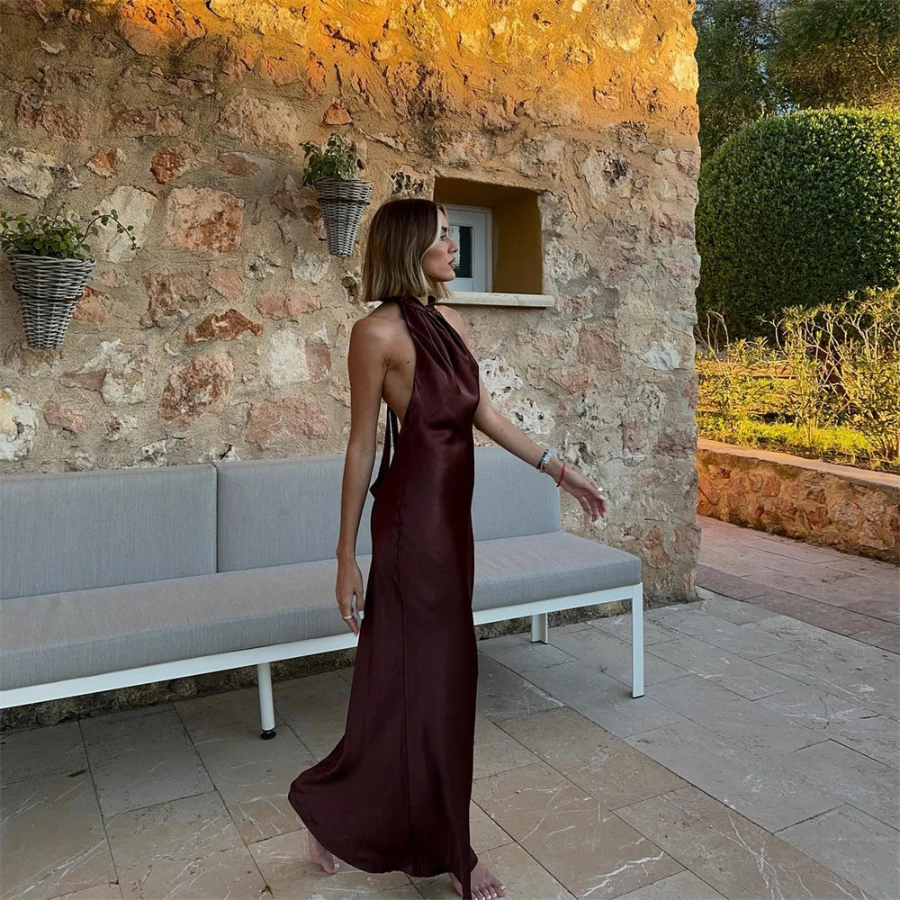 European And American Style Summer Womens Fashionable Temperament Solid Color Backless Silk Satin Texture Dress 250604