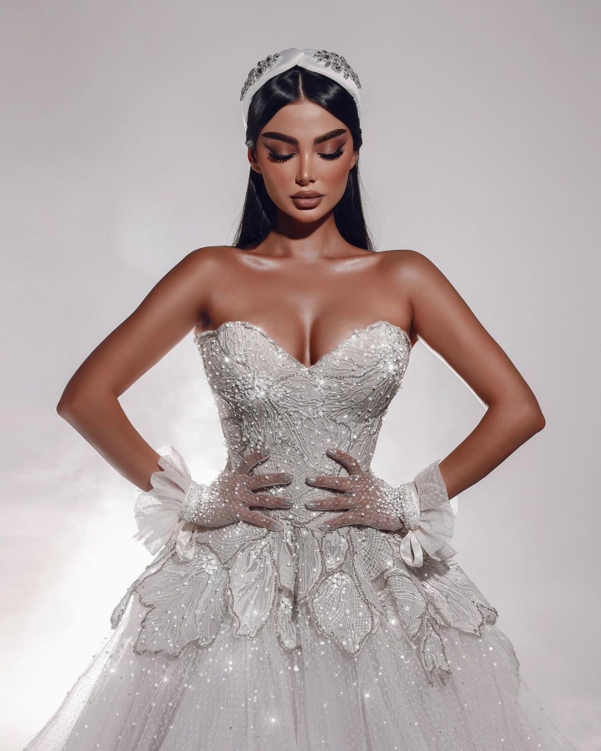 Sequined Lace Wedding Dresses A Line Slim Fit Strapless Beaded Bride Gowns Custom Made Tulle Tiered Vintage Castle Bridal Dresses Floor Length