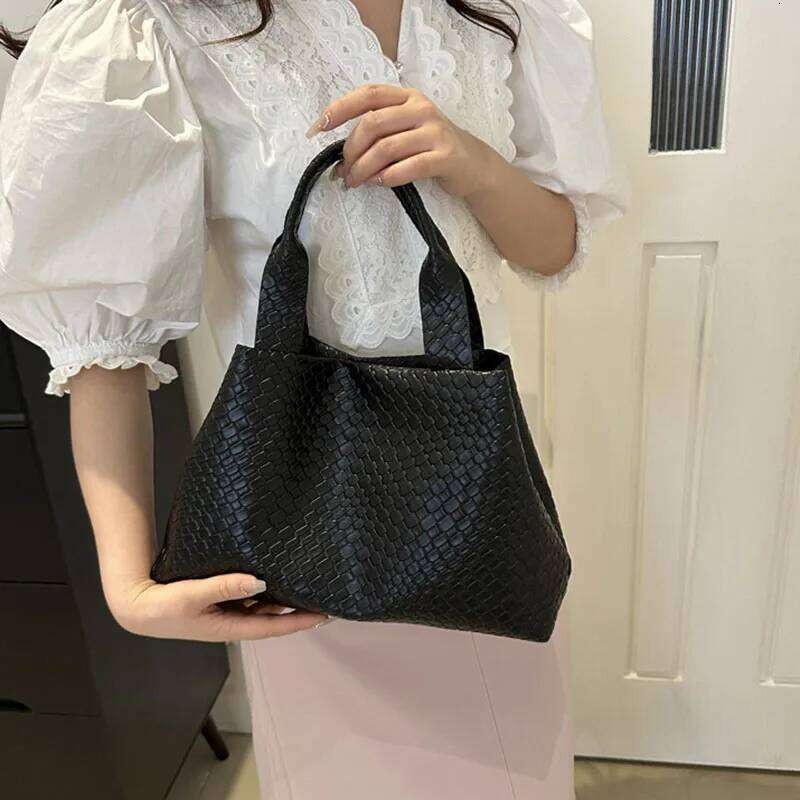 Large Capacity Bucket Fashion Women S Woven Pattern Handbag Retro Tote Commuting Bag