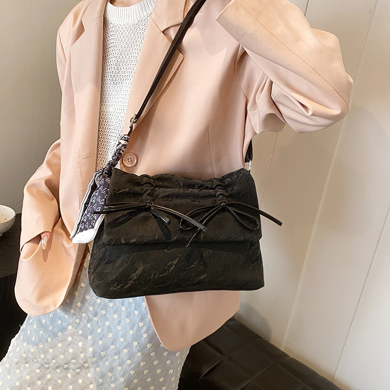 Free Shipping Designer Bag 2025 New Ballet Style Bow Underarm For Women Large Capacity Crossbody Bag Trendy Western Commuter Tote Bag