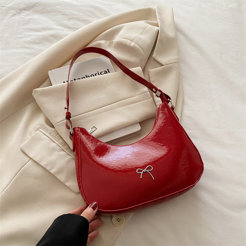 designer Textured Trendy Niche Design Personality Crescent Bag 2025 Spring New Fashionable Women's Simple Shoulder Bag