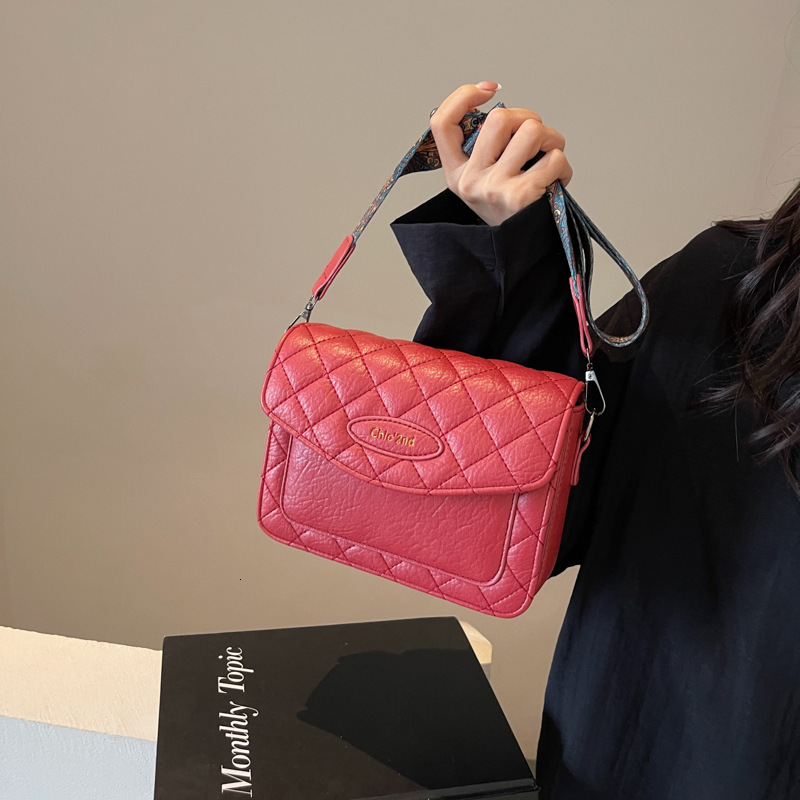 Free Shipping Designer Bag Popular Small Bag For Women 2025 New Style Trendy Diamond Grid Fashion Wide Strap Crossbody Versatile High Looks Single Sho