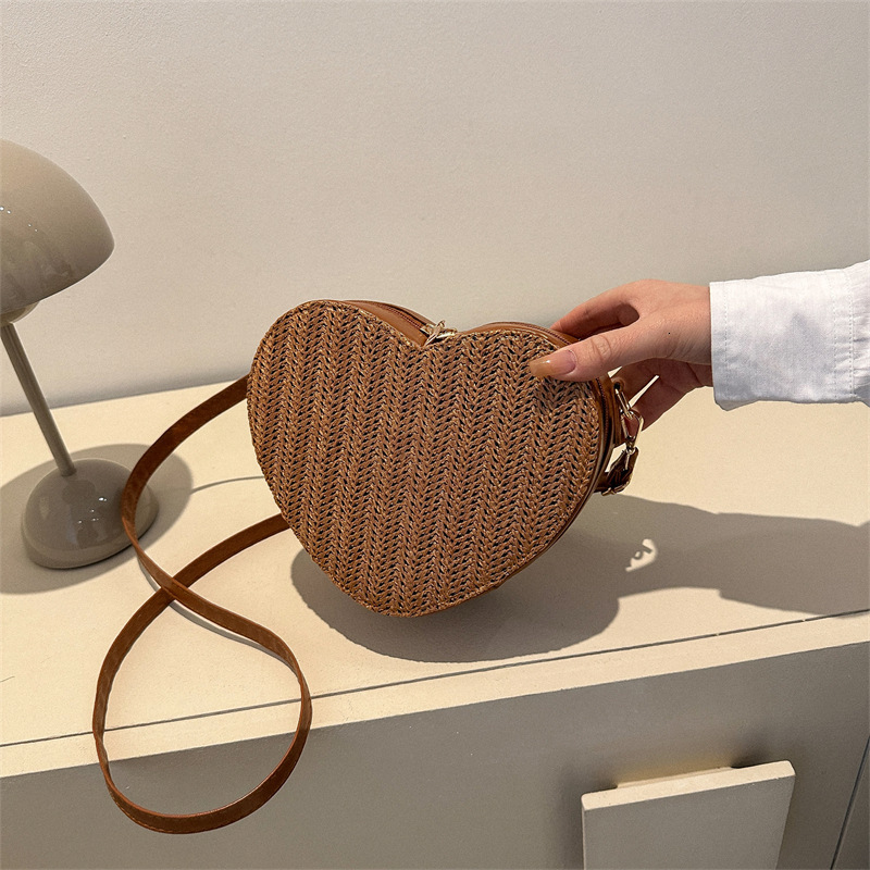 designer 2025 Spring Summer New Fashion Straw Woven Single Shoulder Crossbody Heart-shaped Small Bag Women's Bag Supports Wholesale and Mixed Ord
